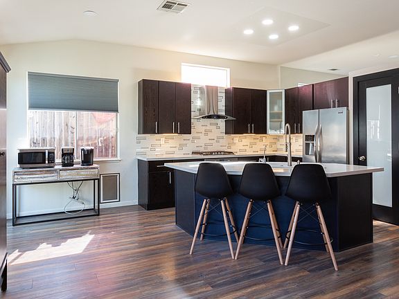 4th image of 467 Crownpointe Cir