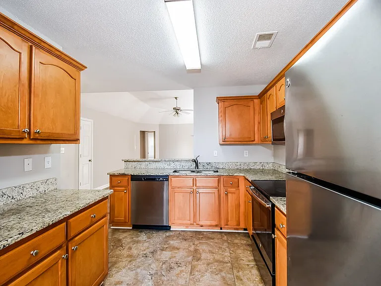 7862 Fallstone Rd — Photo 8