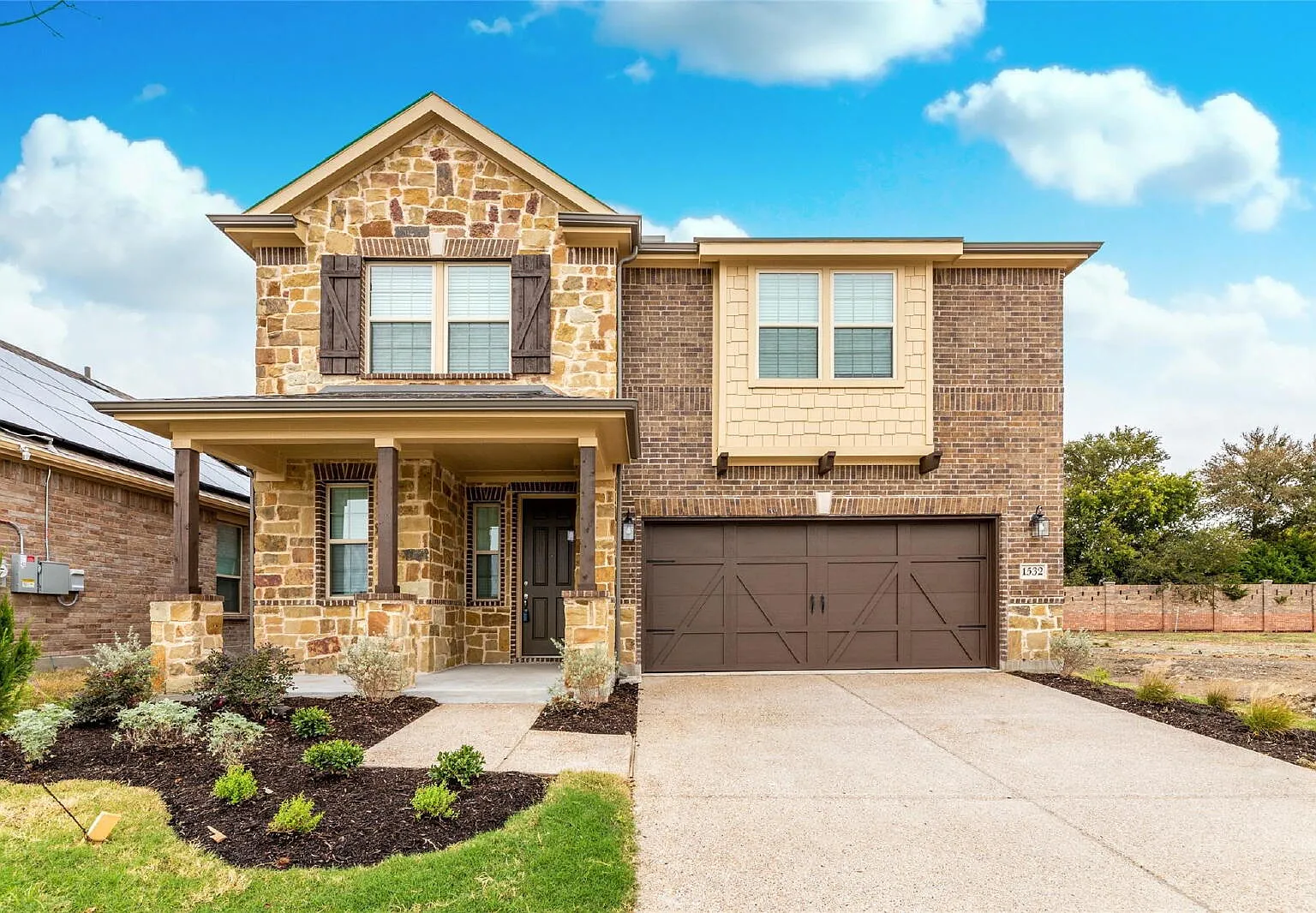 4 bed, 2.5 bath, 2414 sqft, $2,800 — Photo 2