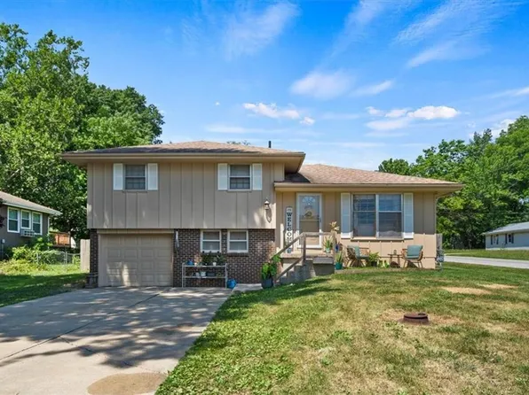 800 S Park Ave, Oak Grove, MO 64075