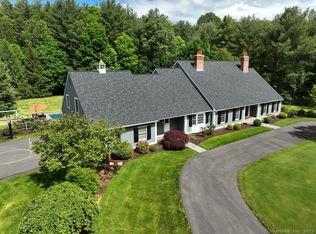 16 Oak Blf, Avon, CT 06001