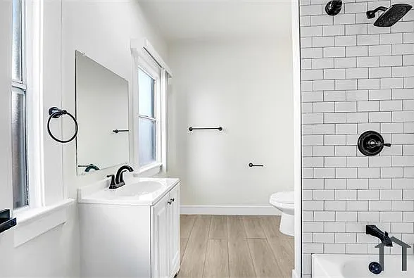 1918 Grace Ave #3 — Photo 4