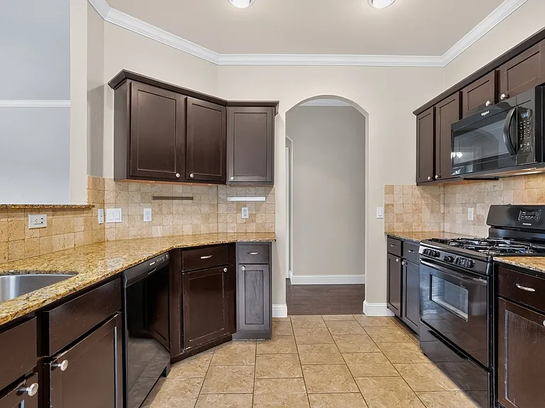 13113 Camden Dr — Photo 8