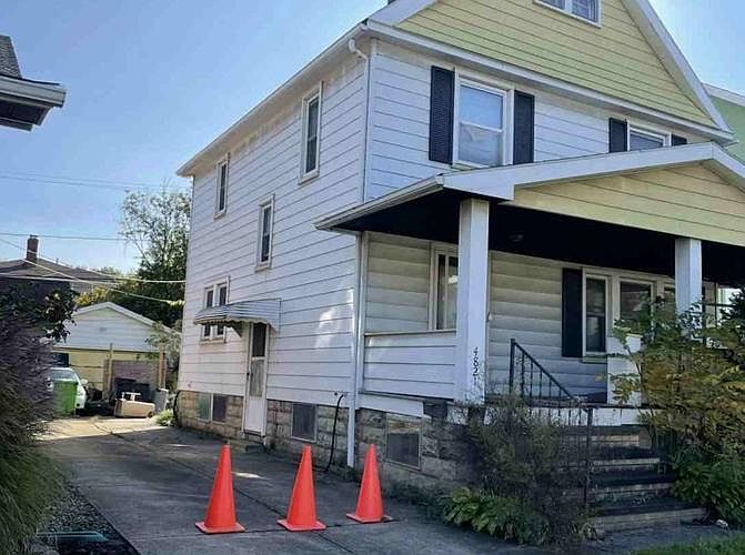 2nd image of 4821 E 85th St