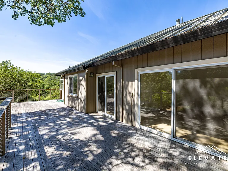 9400 Chalk Hill Rd — Photo 41