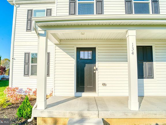 5th image of 134 Meadow Green Ave