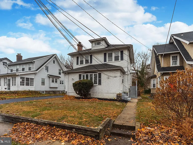 12 Montrose Ave — Photo 2