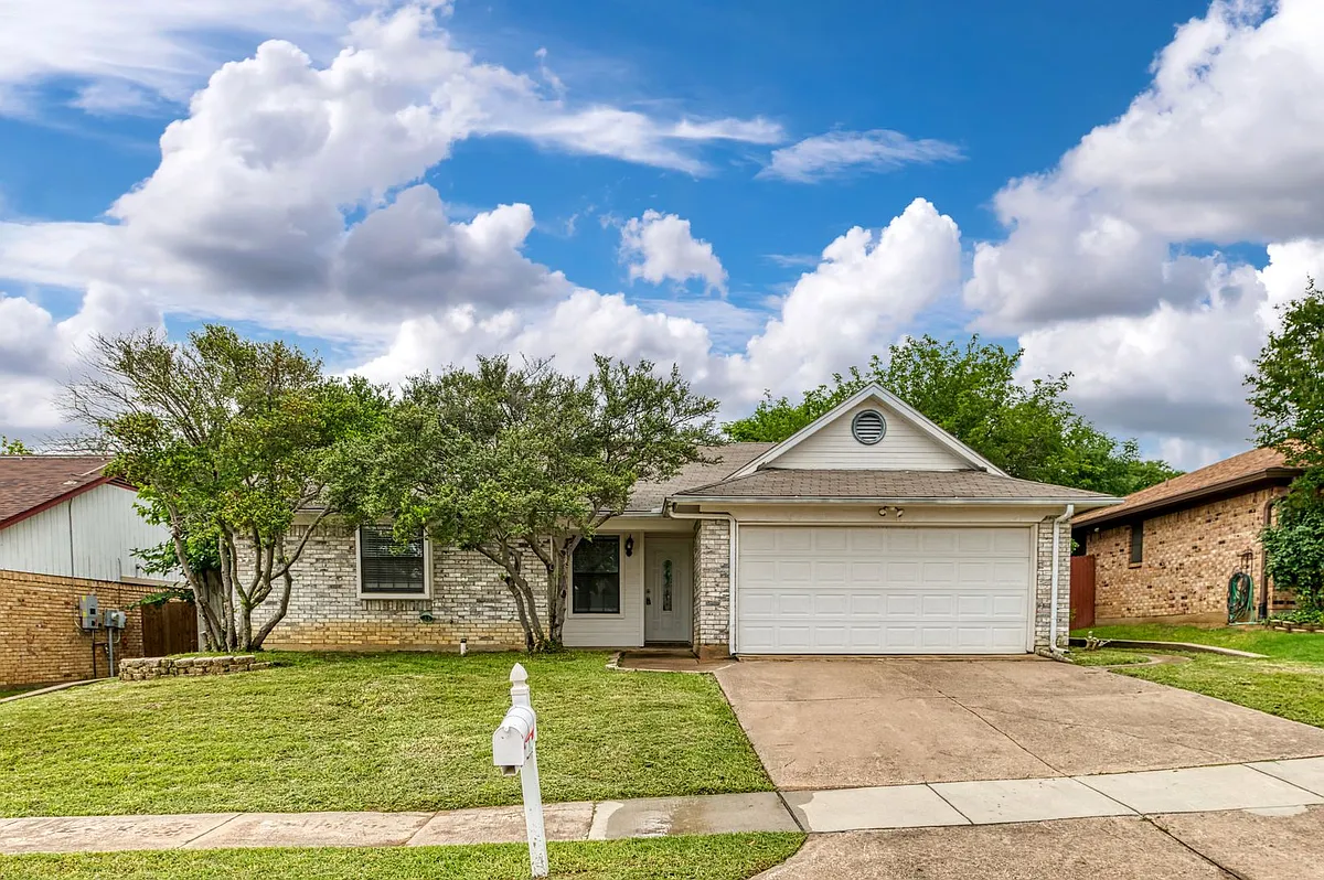 Building Photo - 6433 Westridge Dr