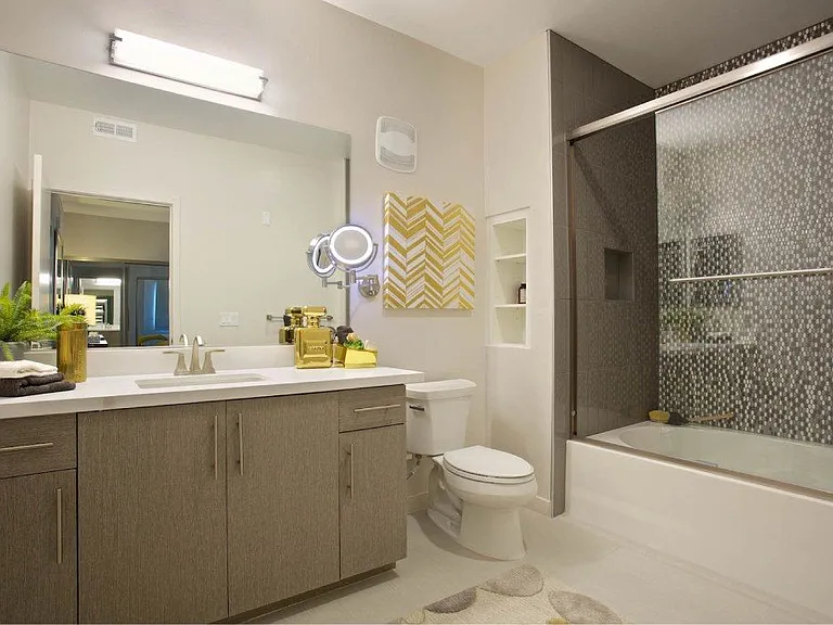 360 Luxury Apartments — Photo 37