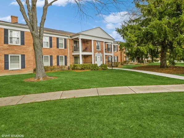 550 Shorely Dr APT 104, Barrington, IL 60010