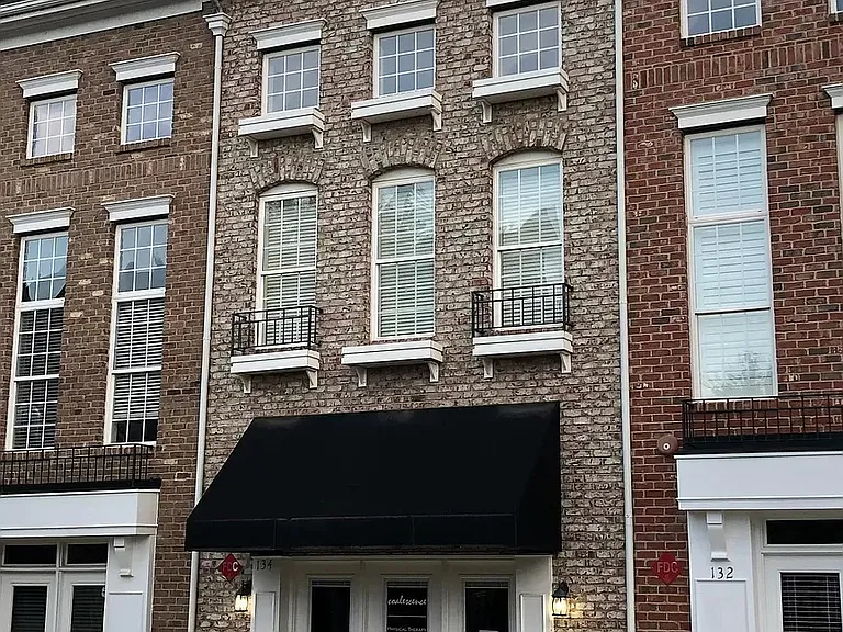 134 Marketplace Ave — Photo 2