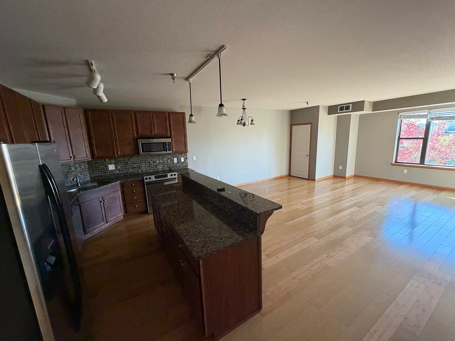 1 bed, 1403 sqft, $1,881 — Photo 2