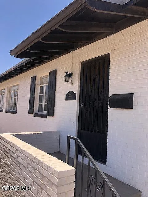 2 bed, 1.0 bath, 700 sqft, $1,125 — Photo 2