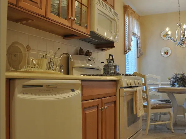 701 Gerald Ct image 1 of 9