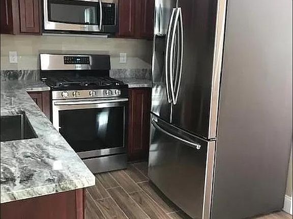 3rd image of 298 Wickenden St APT 1