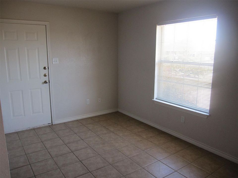 2nd image of 3734 Oldenburg Ln