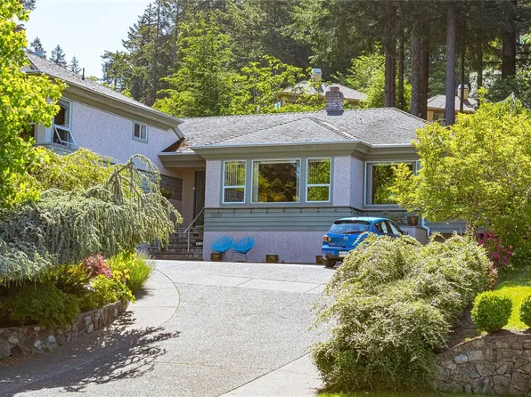 4343 Emily Carr Dr, Saanich, BC V8X 5E4
