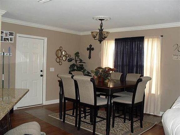 5th image of 104 Camellia Dr