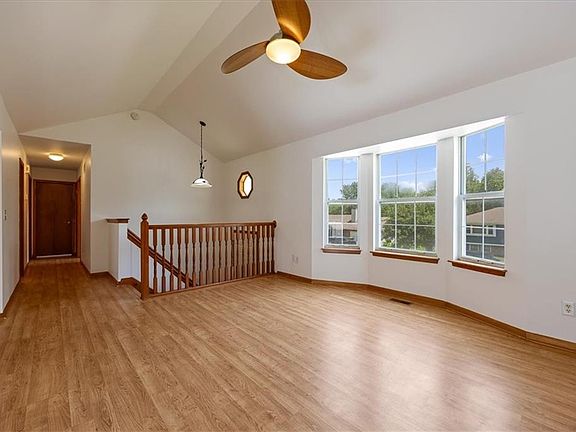 5th image of 16008 Terry Ave