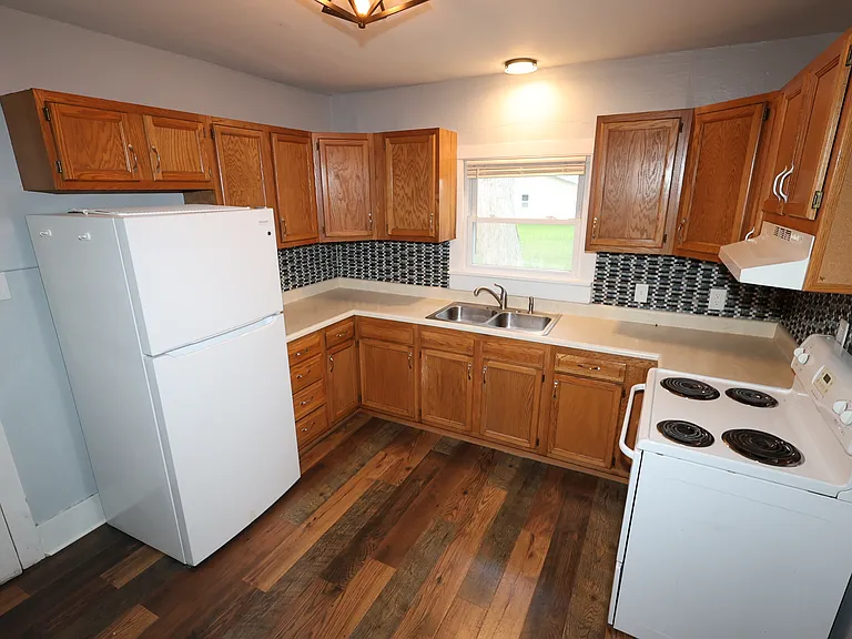 2908 Pleasant Plain Ave — Photo 4