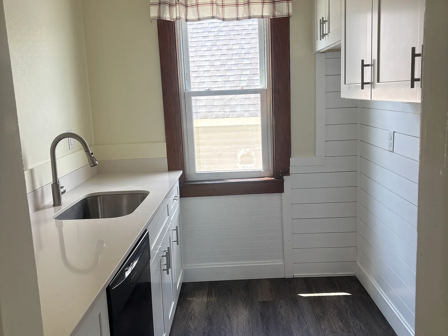 3 bed, 1100 sqft, $2,350 — Photo 3