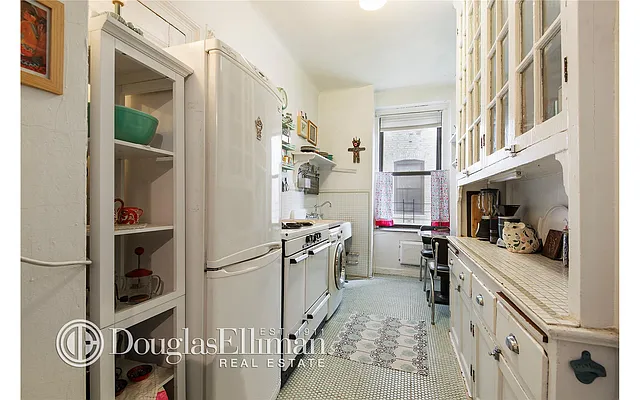 Sold by Douglas Elliman | media 14