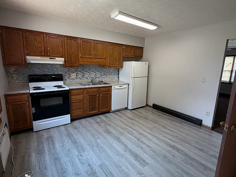 1530 Hawk Cir #A — Photo 2