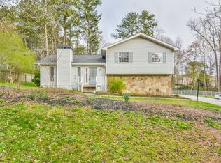 1063 Ironwood Dr, Grayson, GA 30017