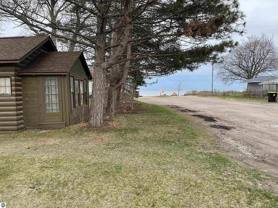 2136 Whites Beach Rd, Standish, MI 48658 Zillow