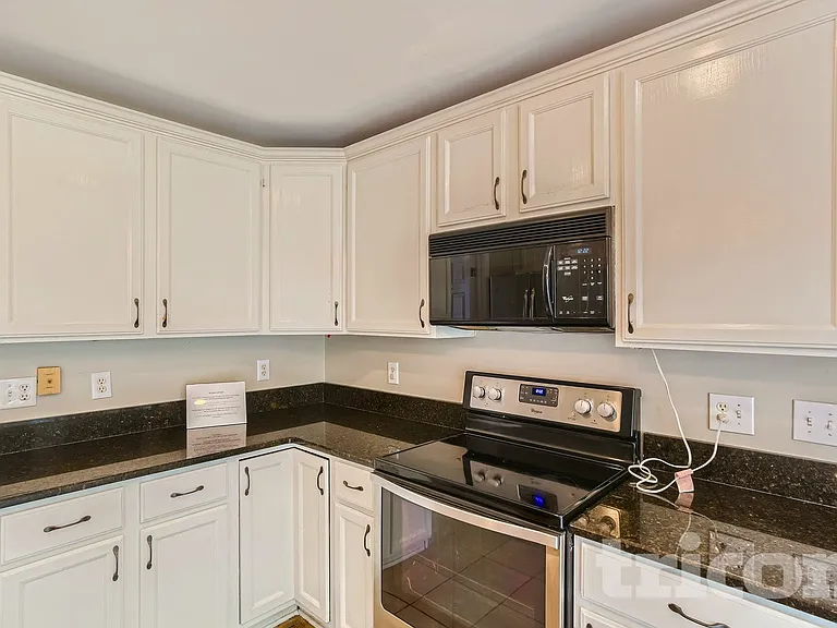 2420 Amber Glen Dr — Photo 3