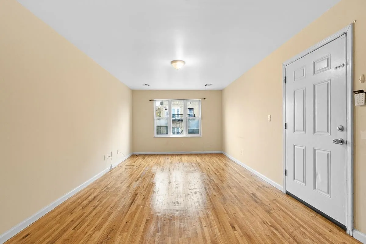 3 bed, 2.0 bath, 1200 sqft, $2,500 — Photo 3