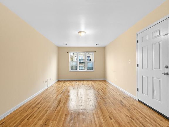 3rd image of 73 Woodlawn Ave #2