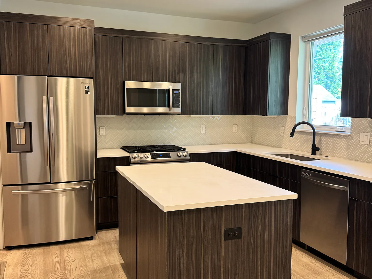 2 bed, 2.5 bath, 1332 sqft, $2,850 — Photo 2