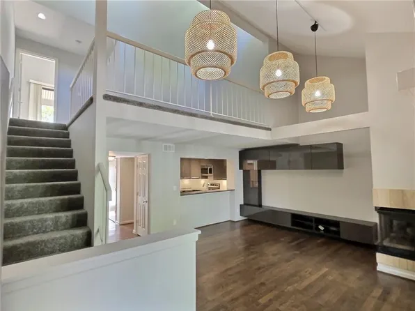 8831 W 106th Ter, Overland Park, KS 66212