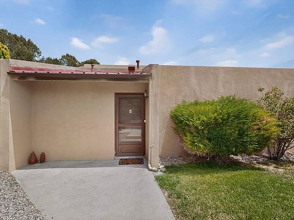 4th image of 905 Country Club Dr SE APT F