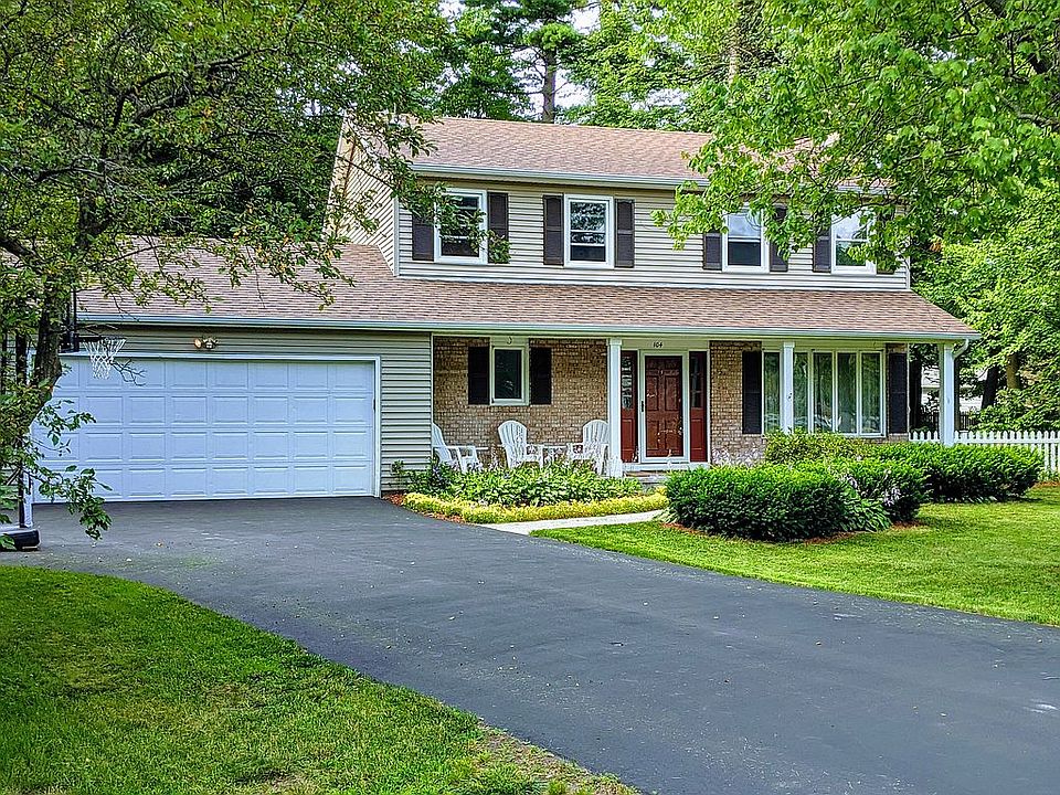 2nd image of 104 Robin Rd