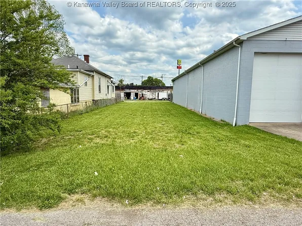 405 11th St, Dunbar, WV 25064