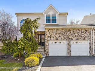 25 Skylark Ct, Marlboro, NJ 07746