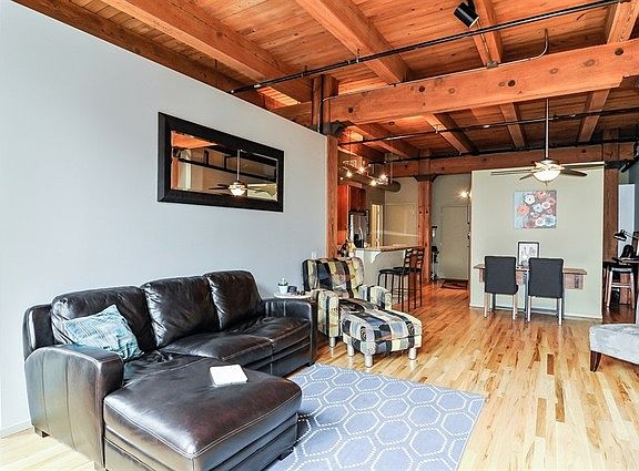 3rd image of 728 W Jackson Blvd APT 621
