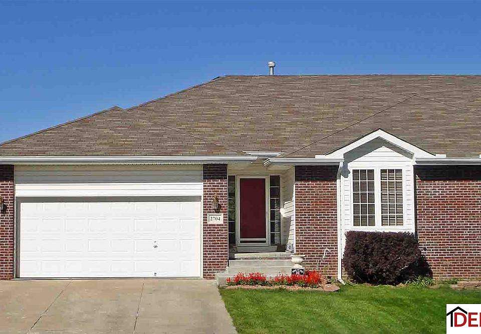 1st image of 2704 Lakeview Cir