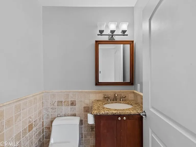 11280 La Maida St #303 — Photo 4
