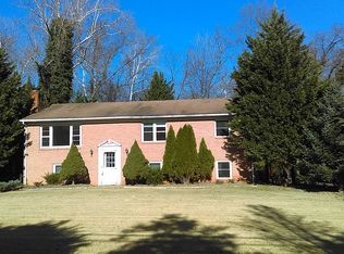 19355 Youngs Cliff Rd, Sterling, VA 20165