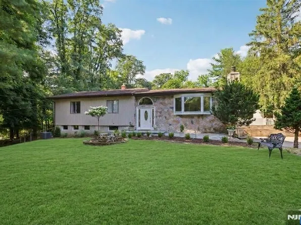 68 Lake St, Upper Saddle River, NJ 07458