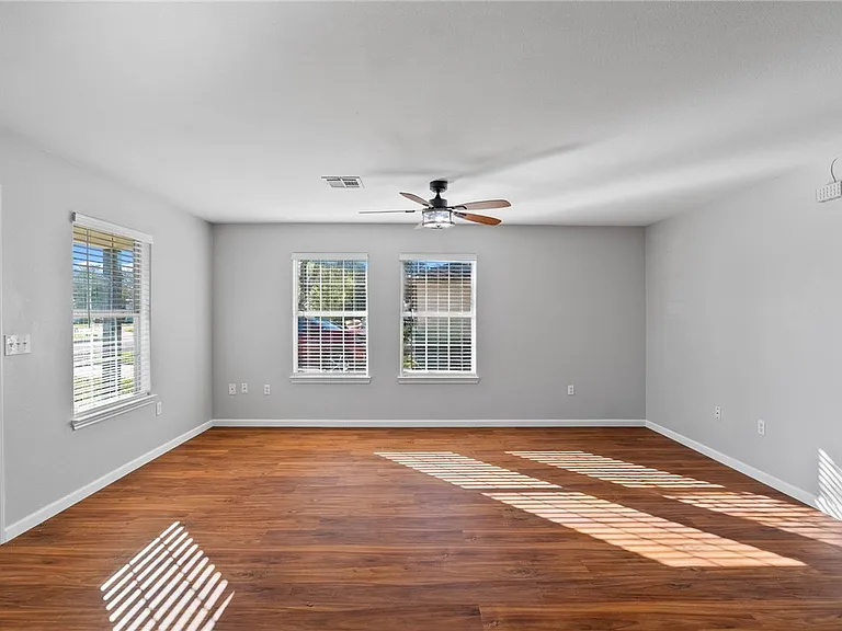 804 Avenue B — Photo 13