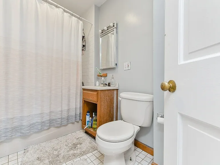 748 E 3rd St #1 — Photo 11