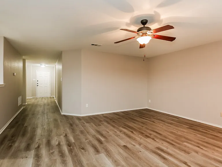 2036 Godiva St — Photo 6