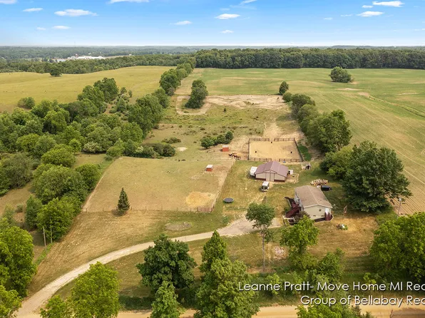 10660 Maple Grove Rd, Nashville, MI 49073