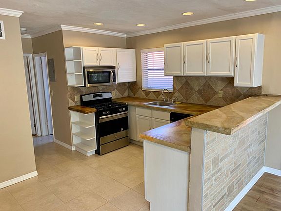 4th image of 13175 Emerald Dr APT 4