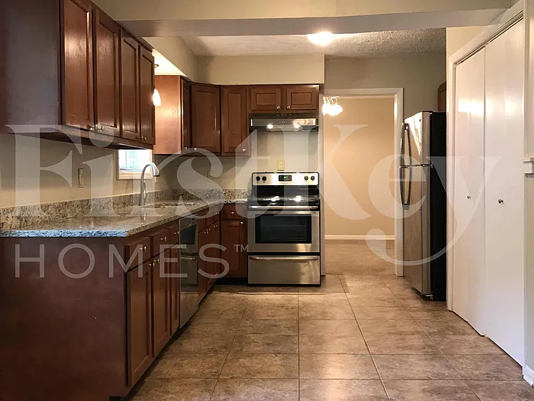 1248 Munsee Cir — Photo 2
