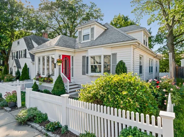 11 Bertson Ave, West Roxbury, MA 02132